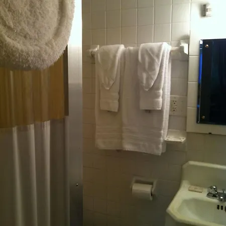 Nine-o-five Royal Hotel 3*