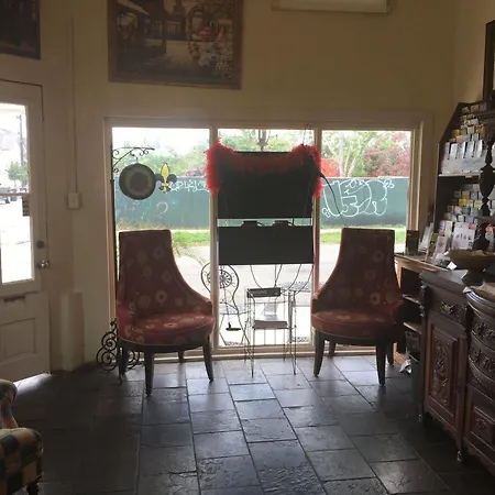 Historic Mardi Gras Inn