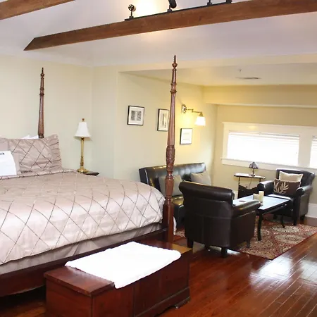 Canal Street Bed & Breakfast 3*