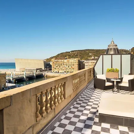 Wyndham French Quarter Hotel 4*
