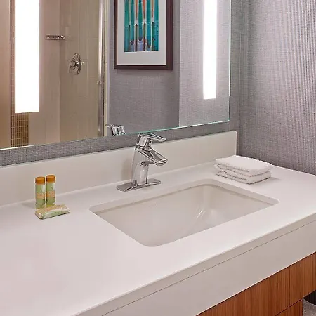 Hyatt Place Convention Center 3*
