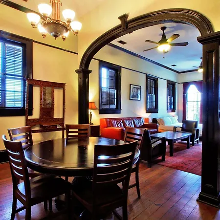 Royal Street Inn & Bar Inn