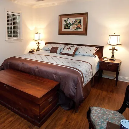Inn Jazz Quarters