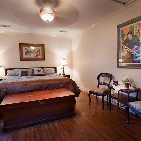Inn Jazz Quarters