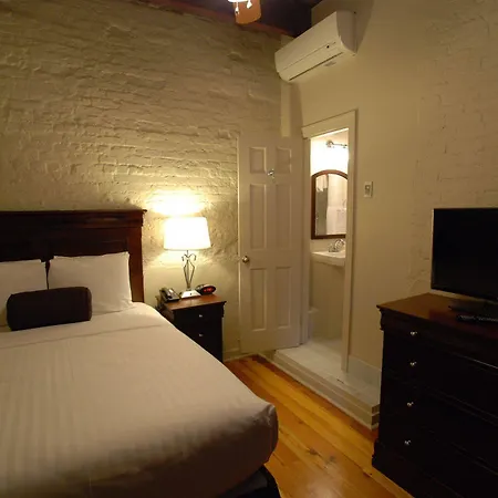 On St. Ann, A French Quarter 3* New Orleans