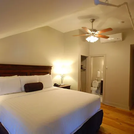 On St. Ann, A French Quarter 3*