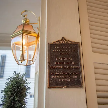 Cornstalk Inn New Orleans