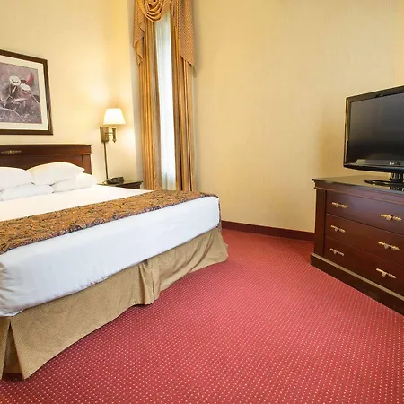 Drury Plaza Hotel 4*