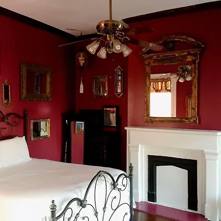 Creole Gardens And Inn