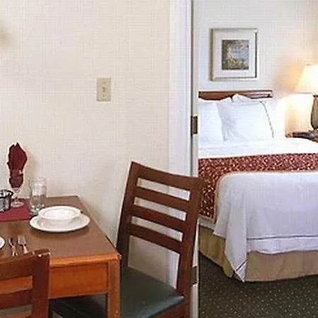 Sonesta Es Convention Center 3*