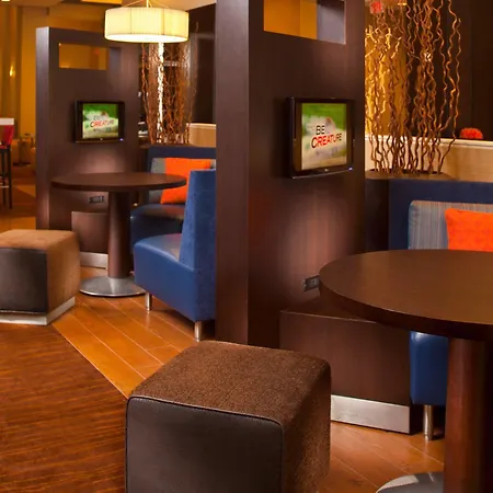 Courtyard By Marriott Downtown Near The French Quarter Hotel