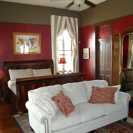 Maison De Macarty Bed & Breakfast 3*