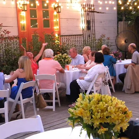 Maison De Macarty Bed & Breakfast 3*