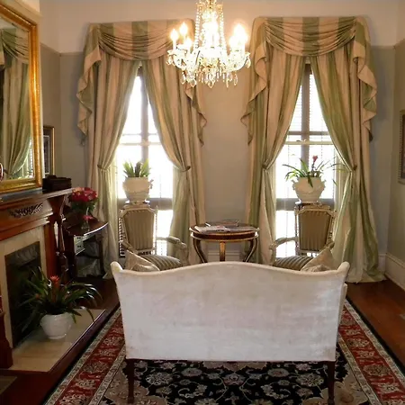 Bed & Breakfast Maison De Macarty