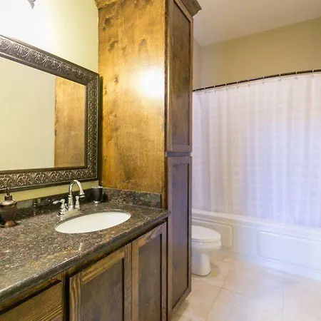 Apartment Baronne Street Luxury 1Bdr Suite D