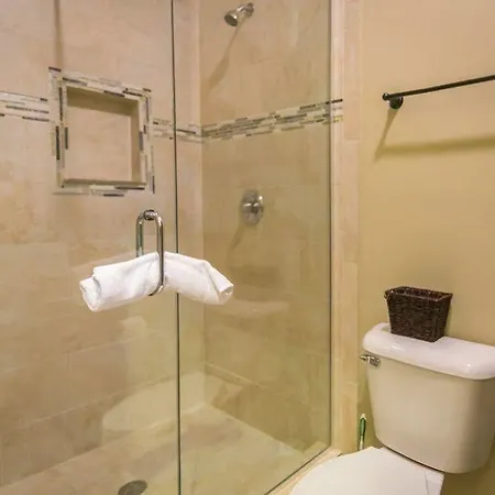 Baronne Street Luxury 1Bdr Suite D Apartment