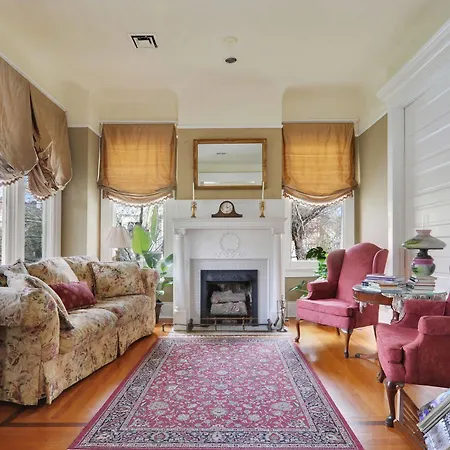 Southern Comfort Bed & Breakfast 3*