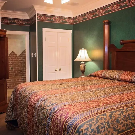 Quarter House Hotel 3*