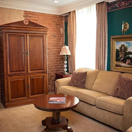 Quarter House Hotel