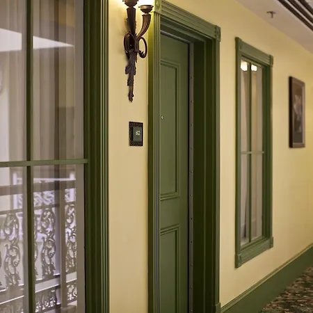 Club Wyndham La Belle Maison Resort New Orleans