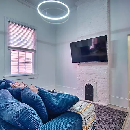 Five Br - Sleeps 10! Steps From French Quarter Villa
