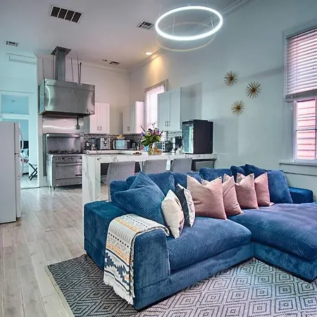 Villa Five Br - Sleeps 10! Steps From French Quarter *