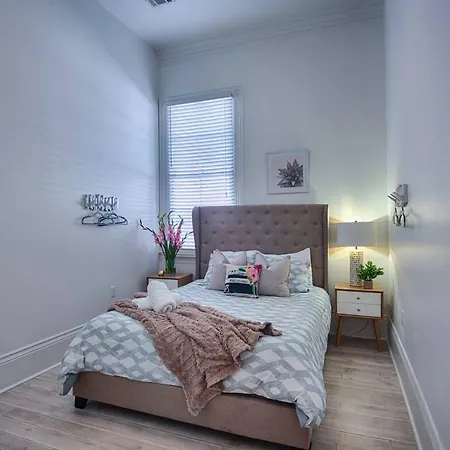 Villa 7 Bedroom - Sleeps 14! Next To Bourbon Street