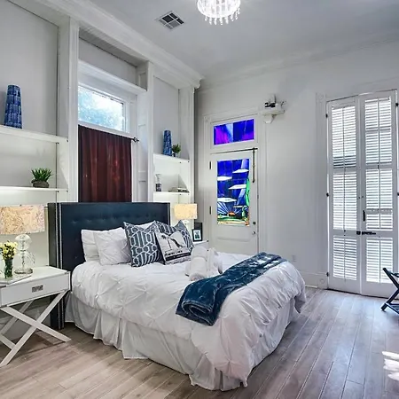 Villa 7 Bedroom - Sleeps 14! Next To Bourbon Street New Orleans