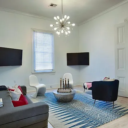7 Bedroom - Sleeps 14! Next To Bourbon Street * New Orleans
