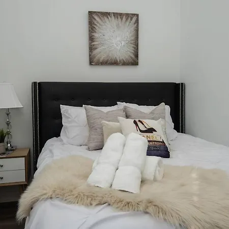 4 Bedroom - Sleeps 8! Location Next To Bourbon Street! Villa