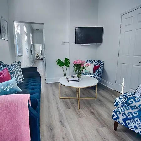 4 Bedroom - Sleeps 8! Location Next To Bourbon Street! *