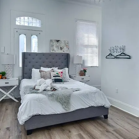 4 Bedroom - Sleeps 8! Location Next To Bourbon Street! Villa New Orleans