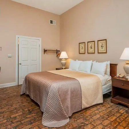 Courtyard By The French Quarter 3*