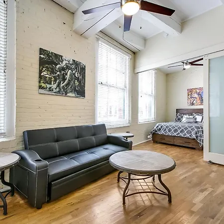 Spacious Steps Away From French Quarter *