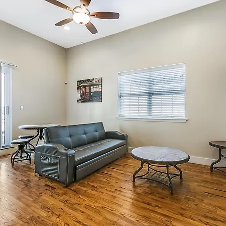 Modern Near French Quarter & Bourbon Street *