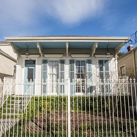 Antonine Upper Garden District Inn 2*