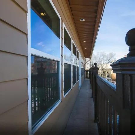 Spacious 3br Luxury Penthouse With Balcony