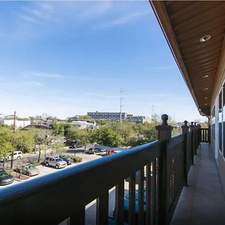Spacious 3br Luxury Penthouse With Balcony Apartment New Orleans