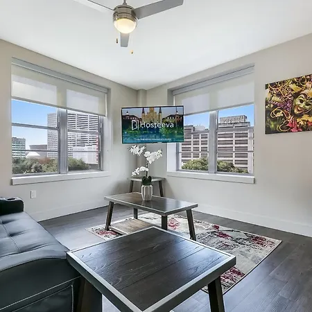 2 Bedroom Elegant In Downtown