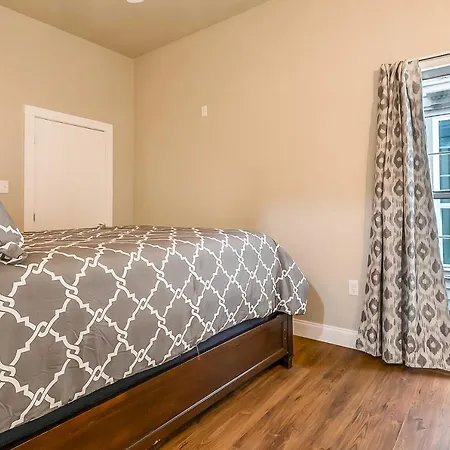 Apartment St Charles Ave Urban Retreat With Luxury Amenities *