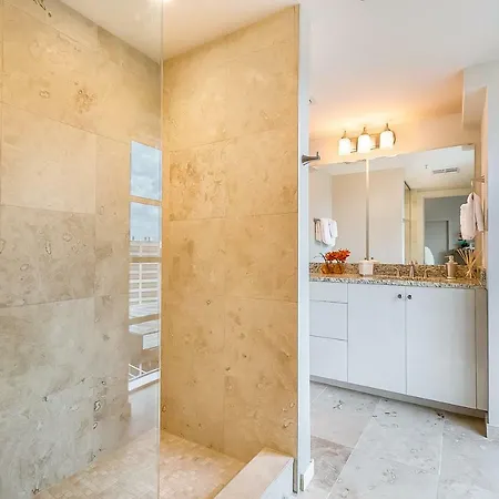 2 Bedroom Elegant In Downtown Apartment *