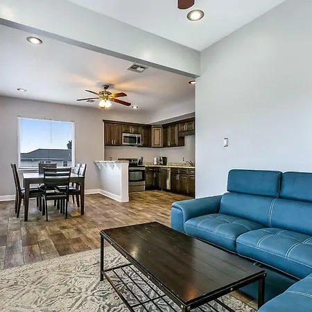 Lovely 3br Next To City Park Aparthotel