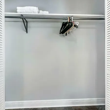 Lovely 3br Next To City Park Aparthotel