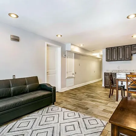 Lovely 2br Next To City Park By Hosteeva *