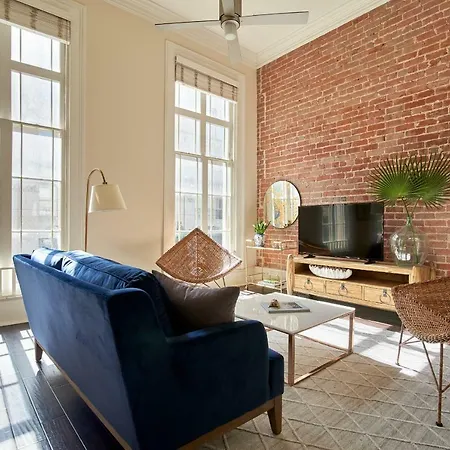 Sonder The Carondelet Aparthotel