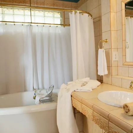 Bed & Breakfast Ashton's 4*