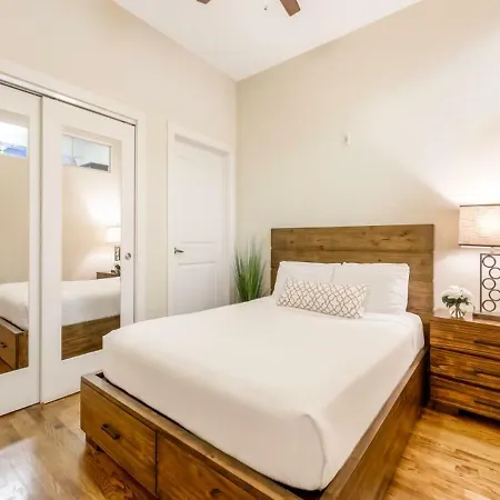 Apartment Spacious Steps Away From French Quarter