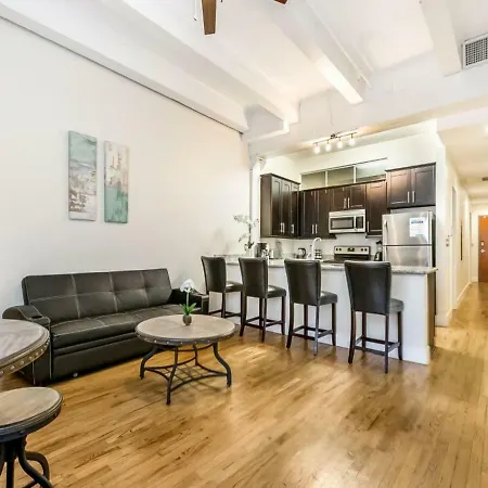 Spacious Steps Away From French Quarter Apartment *