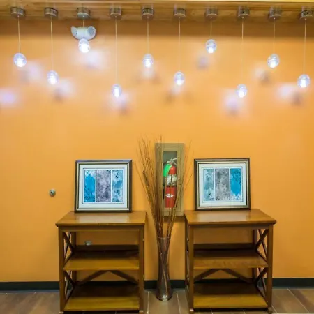 Spacious Steps Away From French Quarter Apartment *