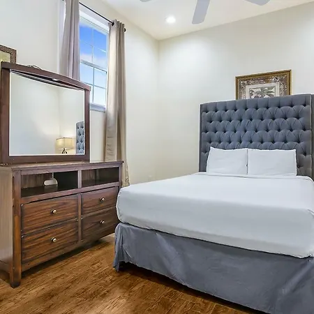 Aparthotel Modern 4br Penthouse In Downtown By Hosteeva New Orleans